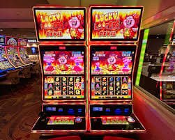 Dasbor permainan multi-kategori oposlot menampilkan slot, olahraga langsung, dan kasino langsung