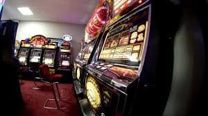 Permainan slot Wolf Gold di platform oposlot dengan tema serigala liar dan gunung berbintang